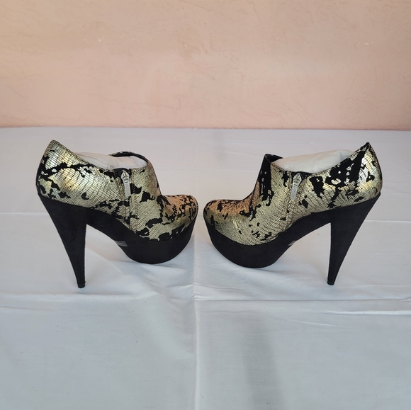 NEW Colin Stuart Platform Black and Silver Metallic Booties - Picture 6 of 13